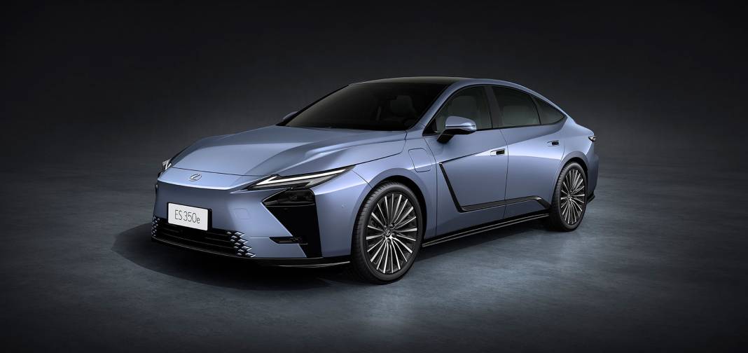 YENİ LEXUS ES ÖRTÜSÜNÜ KALDIRDI | Kalite ve lüks hepsi bir arada 1